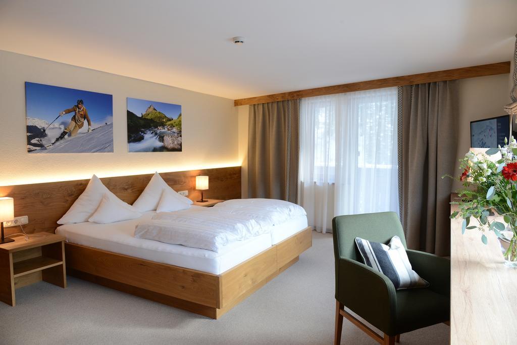 "Quality Hosts Arlberg" Hotel Garni Moessmer Sankt Anton am Arlberg Exterior photo