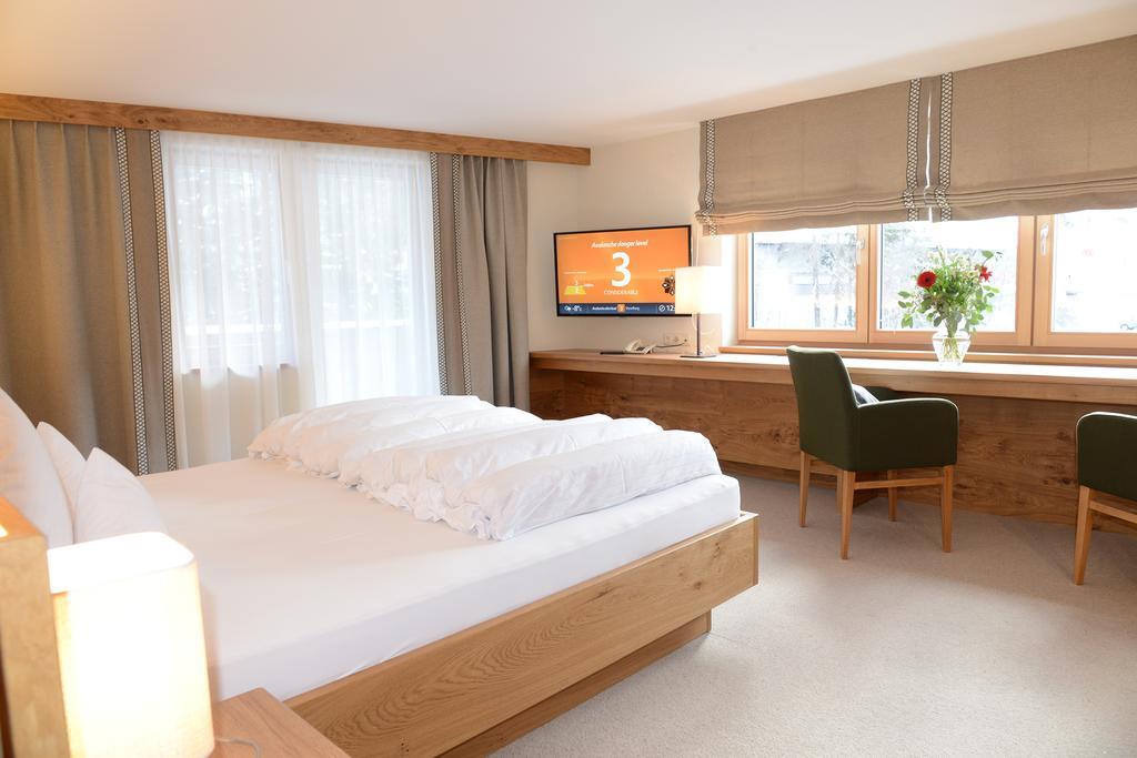 "Quality Hosts Arlberg" Hotel Garni Moessmer Sankt Anton am Arlberg Exterior photo