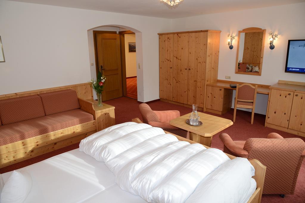 "Quality Hosts Arlberg" Hotel Garni Moessmer Sankt Anton am Arlberg Exterior photo