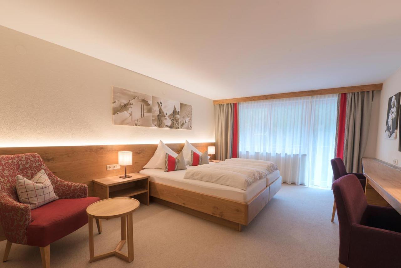 "Quality Hosts Arlberg" Hotel Garni Moessmer Sankt Anton am Arlberg Exterior photo